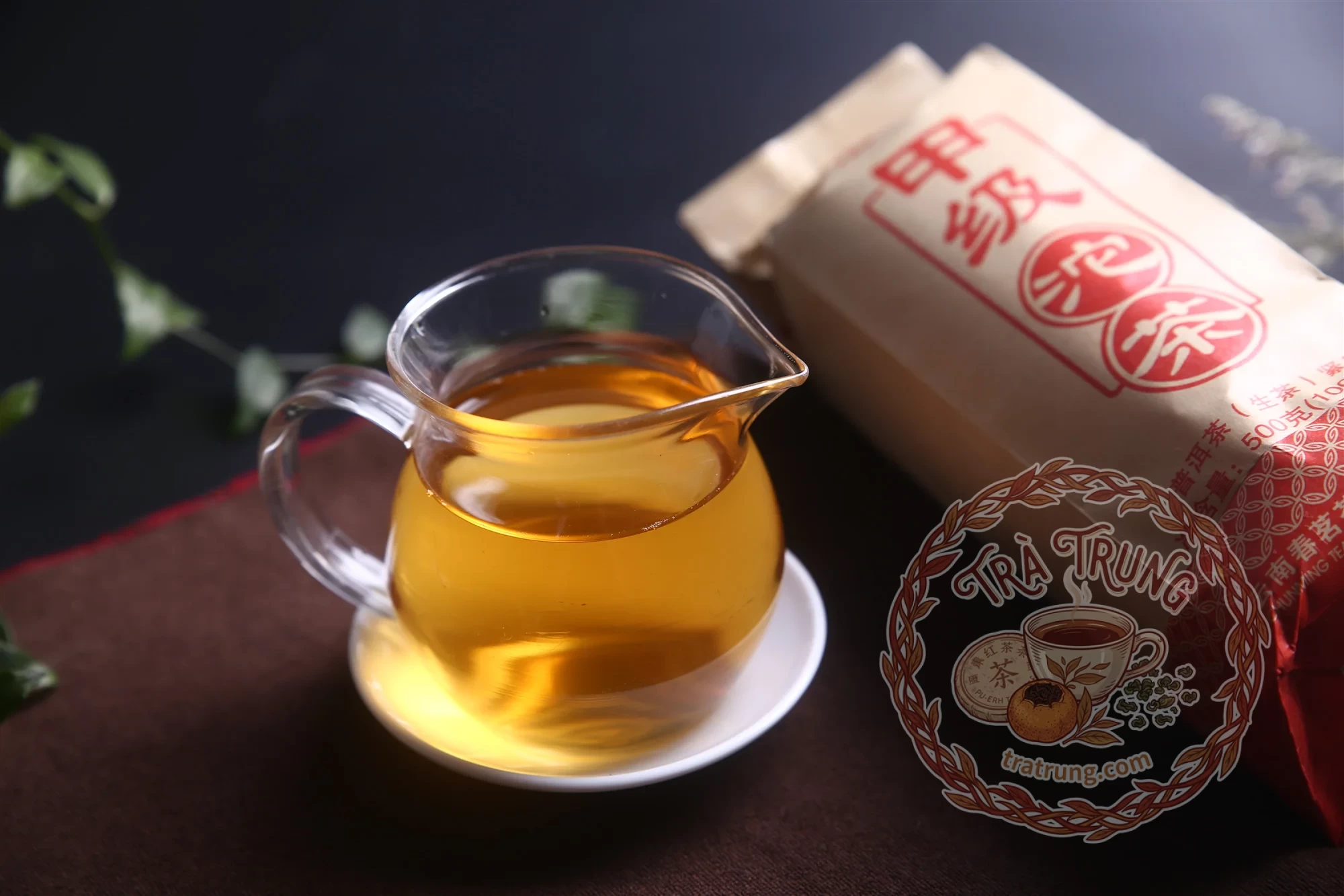 Rót chén Phổ Nhĩ cảm nhận vị đắng và hậu ngọt của trà trung hoa