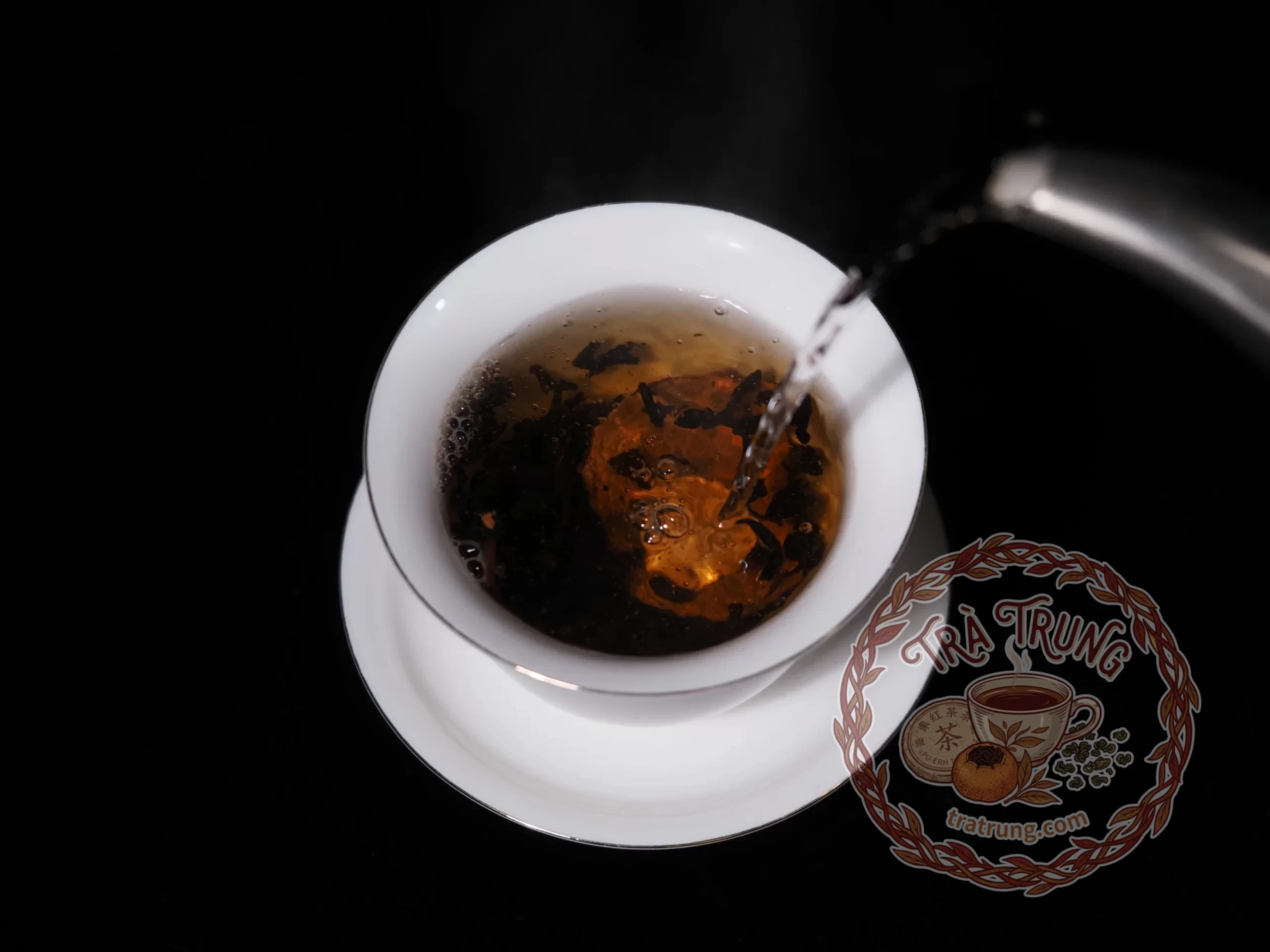 Thưởng thức trà phổ nhĩ chín nhồi Đại Hồng Cam lưu kho 10 năm