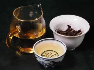 Tác Dụng Của Bạch Trà Vào Mùa Hè: Giải Nhiệt Và Trừ Thấp Tự Nhiên