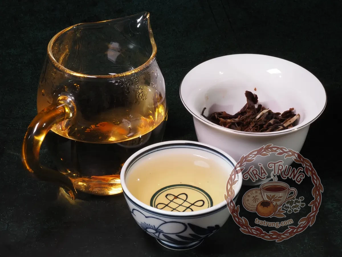 Tác dụng của bạch trà giải nhiệt và trừ thấp mùa hè