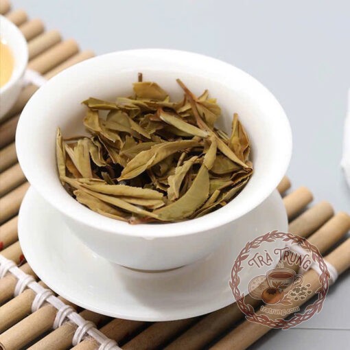 Nước bạch trà mẫu đơn vàng sáng óng ả mang hương mật ong rừng