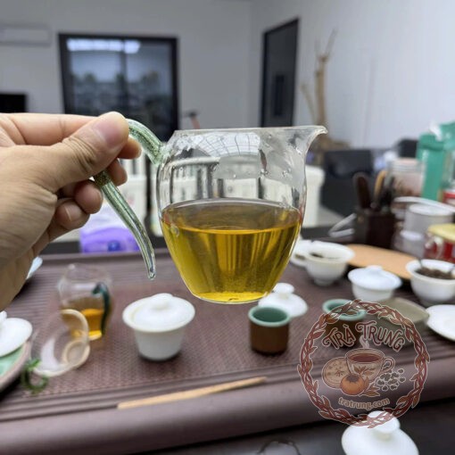 Hồng trà kim tuấn mi kết tinh từ vùng núi Đồng Mộc Vũ Di Sơn