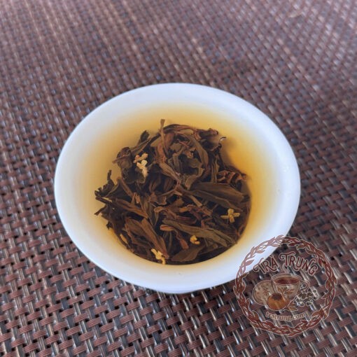 Thưởng thức hồng trà quế hoa trong không gian tĩnh lặng