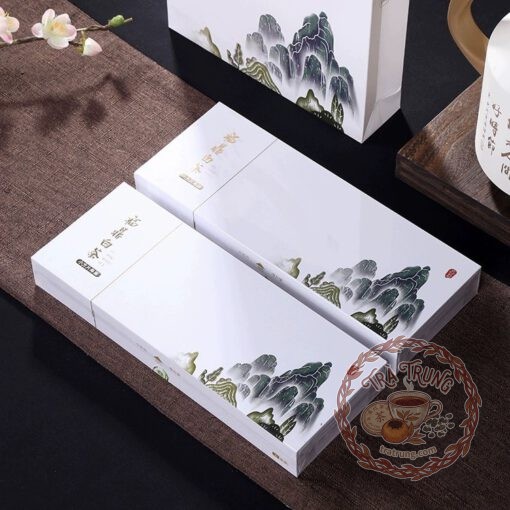 Bạch trà phúc đỉnh là danh trà trắng thượng hạng từ vùng sương lạnh Phúc Kiến
