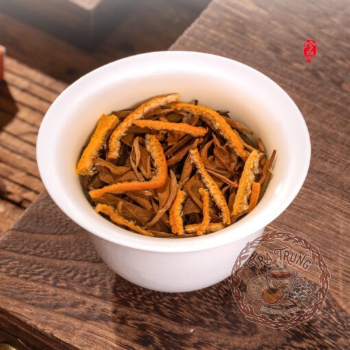 Thưởng thức bánh bạch trà trần bì trong không gian tĩnh lặng