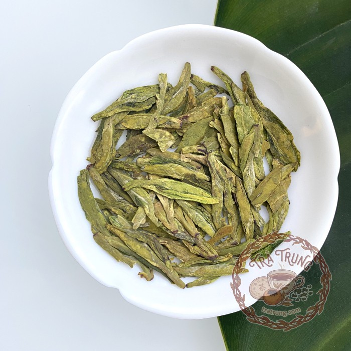 Chén trà long tỉnh minh tiền sánh trong thanh tao