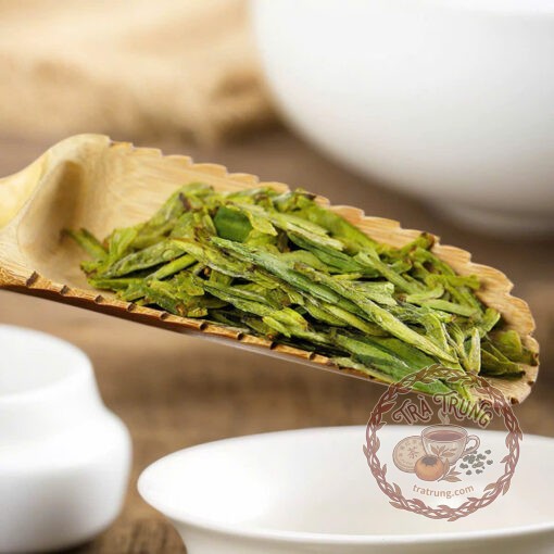 Nước trà long tỉnh minh tiền vàng xanh nhạt trong trẻo
