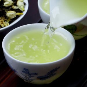 Trà hoa nhài là thức trà ướp hương truyền thống mang vị ngọt thanh dịu Trà hoa nhài là thức trà ướp hương truyền thống mang vị ngọt thanh dịu