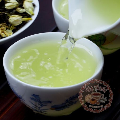 Thưởng thức trà hoa nhài trong không gian tĩnh lặng