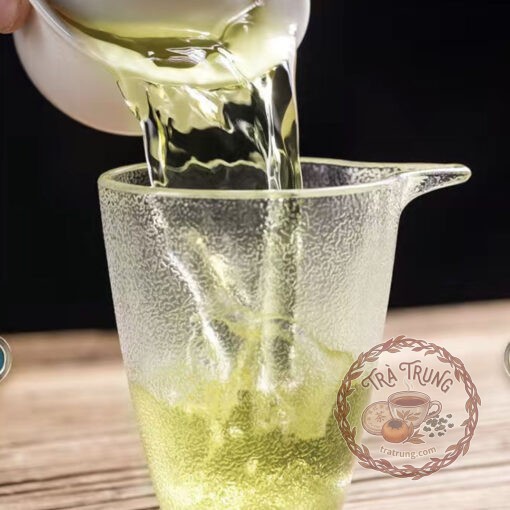 Thưởng thức trà mao tiêm tín dương trong không gian tĩnh lặng