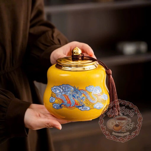Nước trà long tỉnh minh tiền vàng xanh nhạt trong trẻo